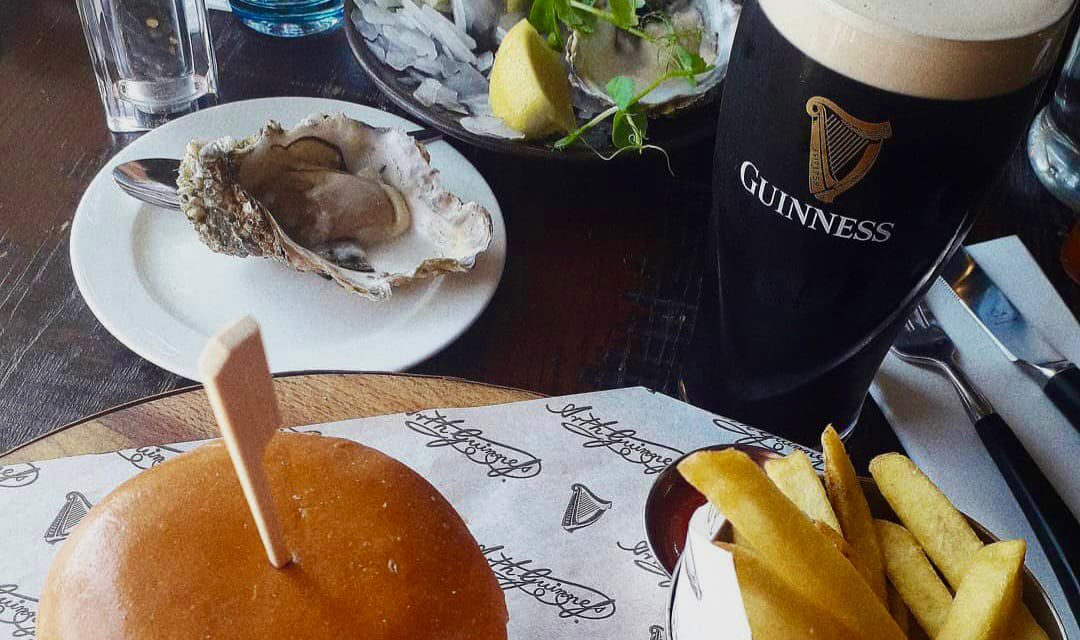 Hamburger, patatine e ostriche al Guinness Museum